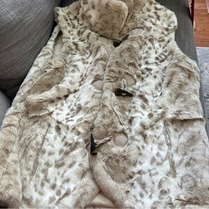 COLDWATER CREEK Women’s  XL FAUX POLY BLEND LONG VEST Horn buttons EUC Beige